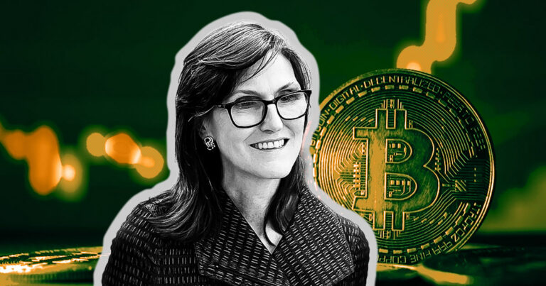 Cathie Wood déclare que les approbations de l’ETH ETF étaient politiques et loue l’approche BTC du Salvador